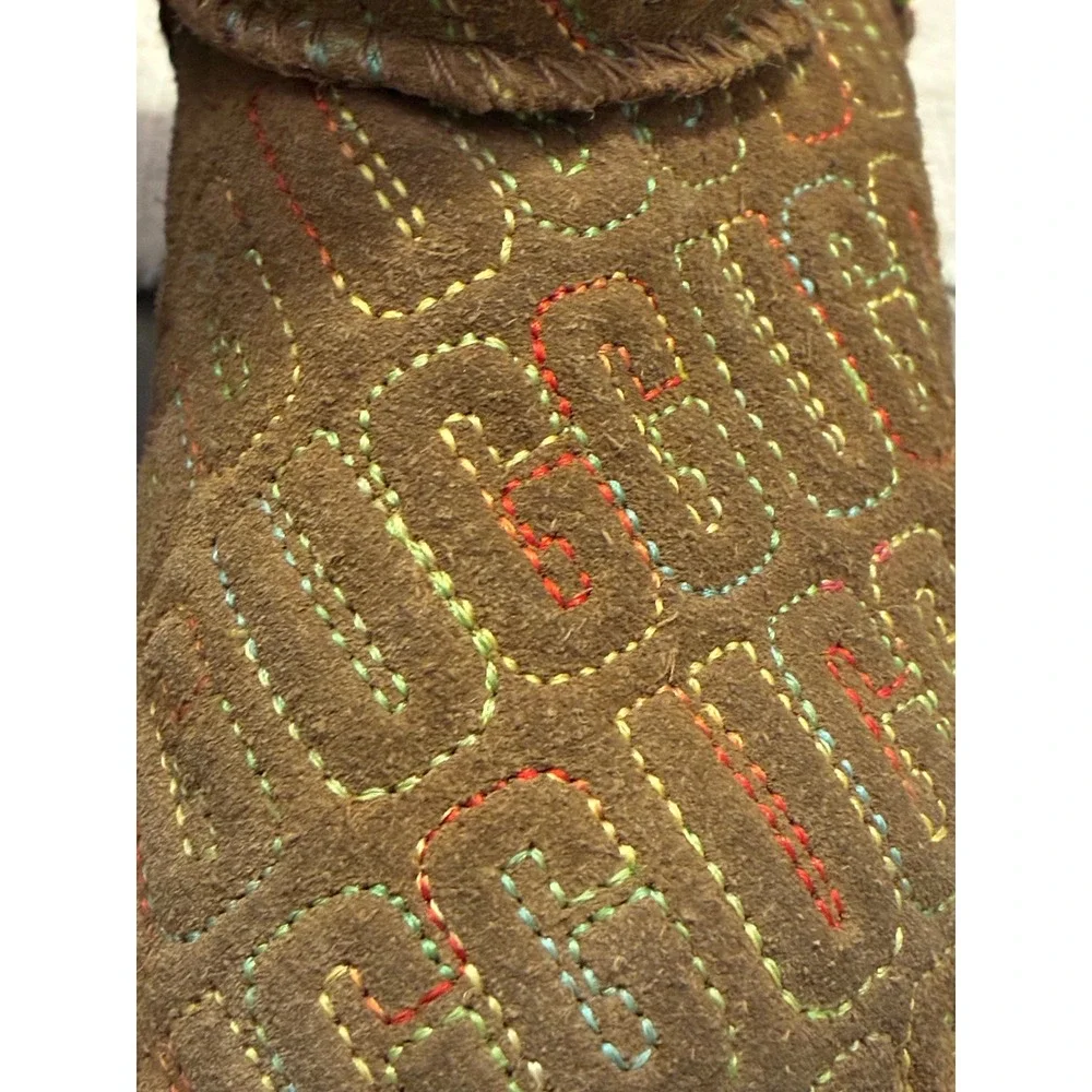 UGG Australia Classic Short Rainbow Logo‎ Embroidered Chestnut Suede Boots Kids